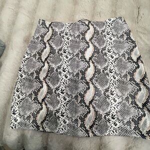 Faux leather Snake Skin looking mini skirt. Sz4